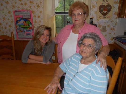 225587_2071358943527_575696_n